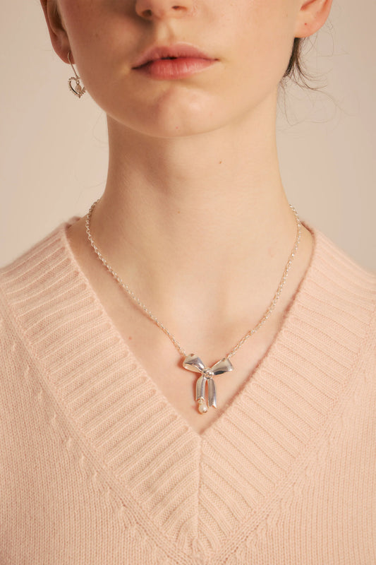 BOW NECKLACE WITH PEARLS