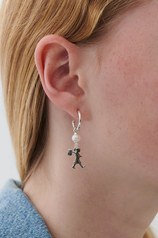GIRL WITH A PEARL EARRINGS