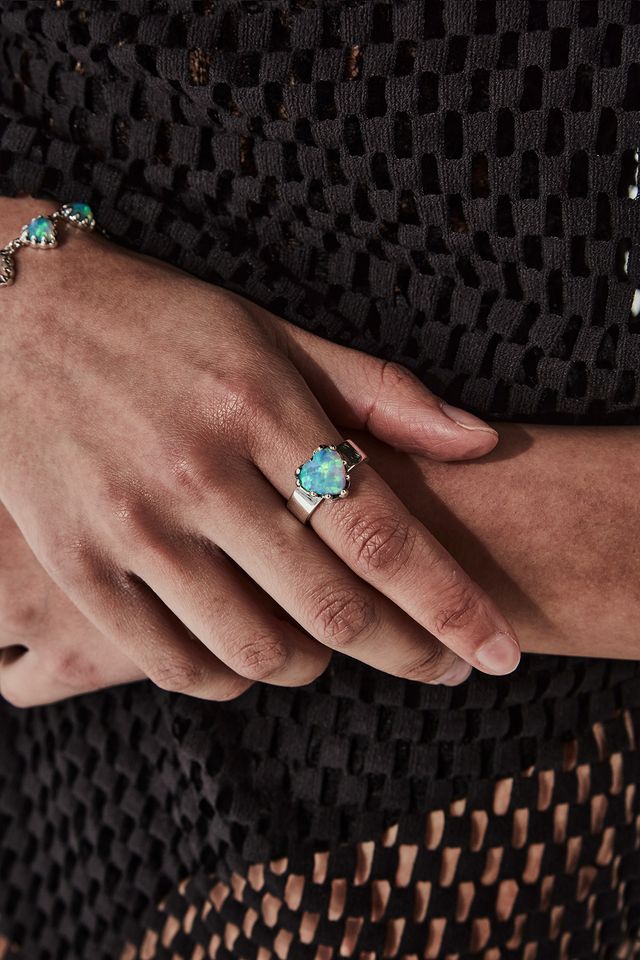 LOVE CLAW RING OPAL