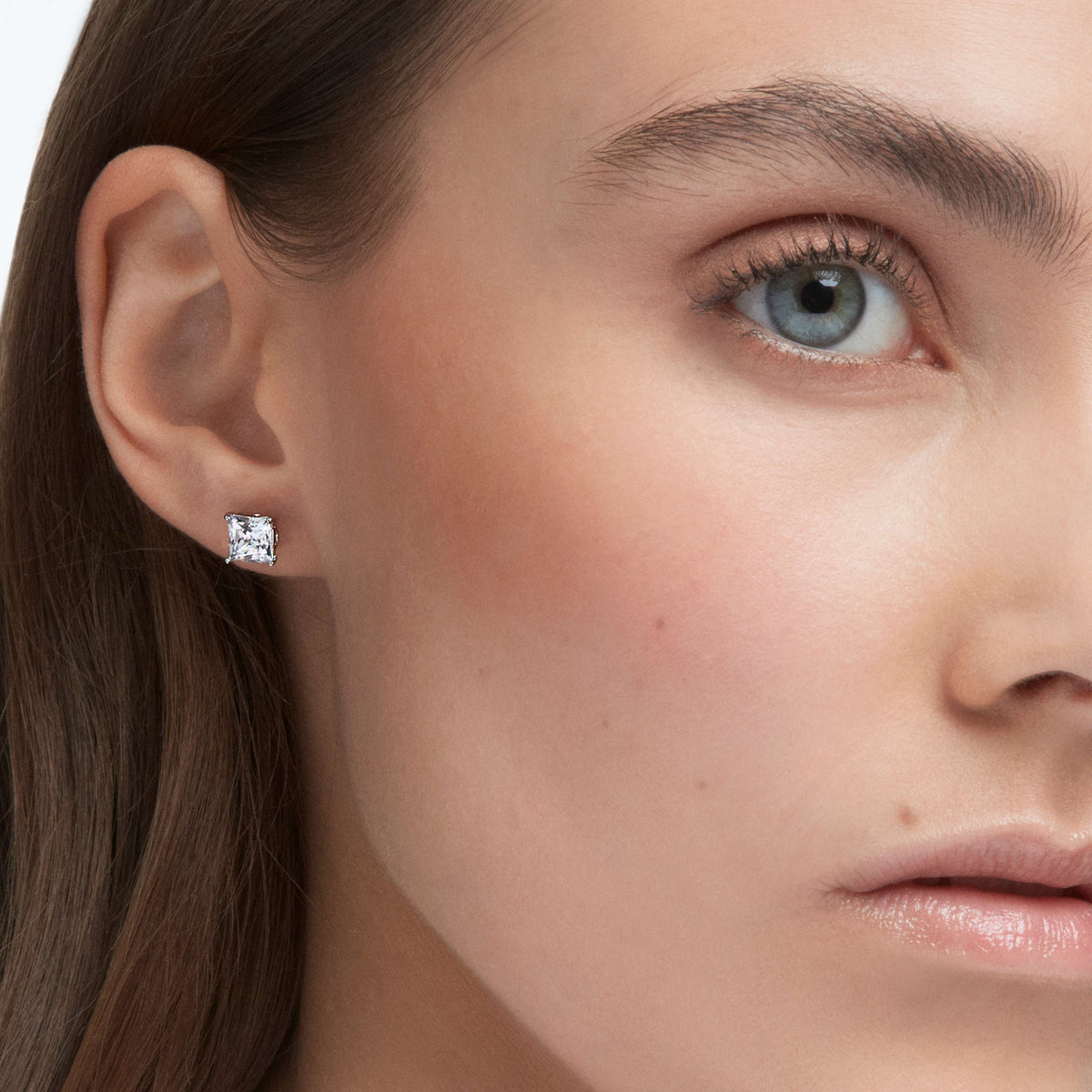 STILLA ATTRACT STUD EARRING SQUARE - WHITE, RHODIUM