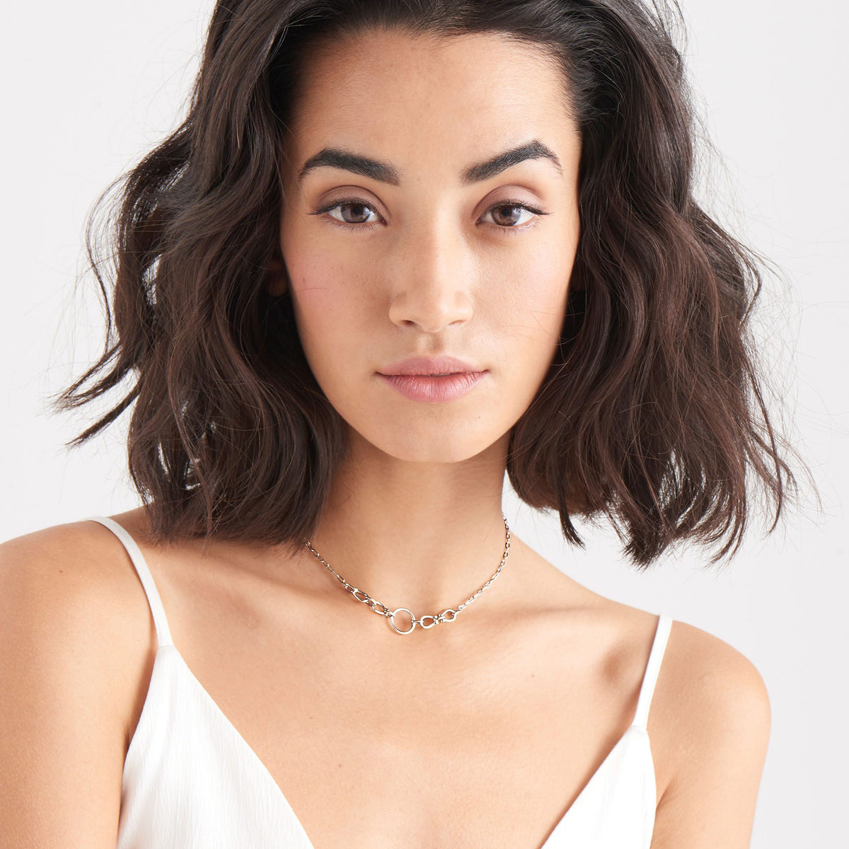 CHAIN REACTION HORSESHOE LINK NECKLACE