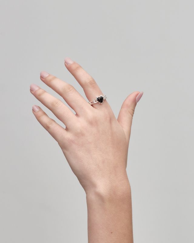 LOVE CLAW CURB RING ONYX