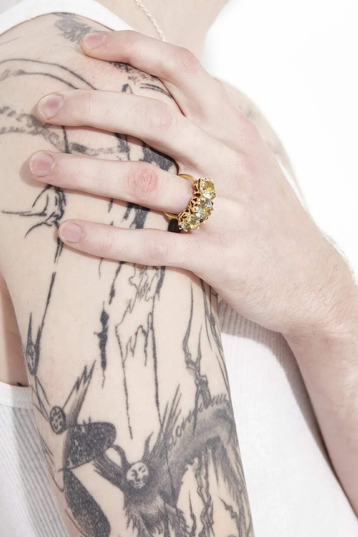 DELICATE DISTORTION COCKTAIL RING