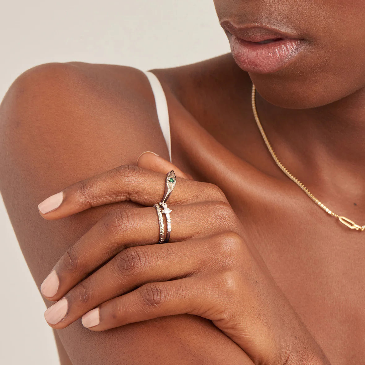 DAWN SPARKLE MULTI STONE BAND RING