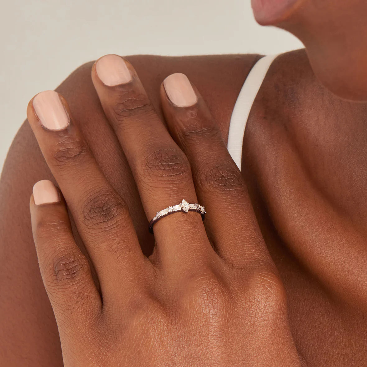 DAWN SPARKLE MULTI STONE BAND RING