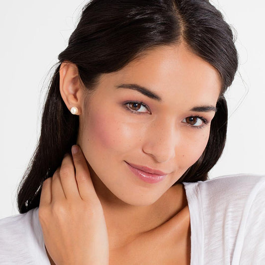 WHITE FRESHWATER PEARL EARRINGS